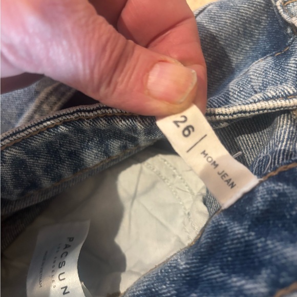 10/$20 🔥Distressed Pac Sun‎ Mom jeans - Picture 5 of 7